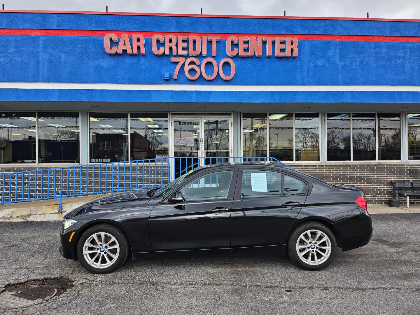 2018 BLACK BMW 3-Series 320i xDrive Sedan (WBA8E5G56JN) with an 2.0L L4 DOHC 16V engine, 8A transmission, located at 7600 S Western Ave., Chicago, IL, 60620, (773) 918-3980, 0.000000, 0.000000 - Photo#0